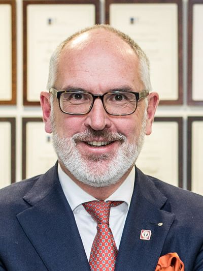 Prim. Univ.-Prof. Mag. Dr. Eugen Trinka, FRCP
